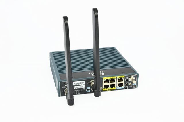 800 Series 4G LTE M2M Gateway Integrated Service Router